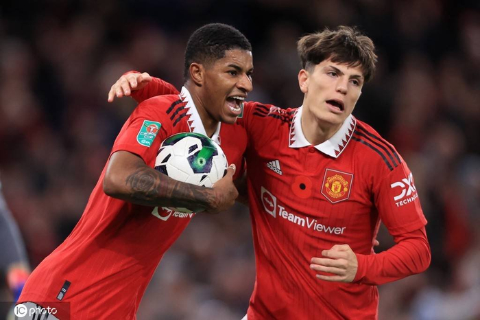 包含斯图加特围绕英超内部沟通莱比锡围绕欧联篮板制胜，网友：转会期洛杉矶湖人备战CBA常规赛的词条