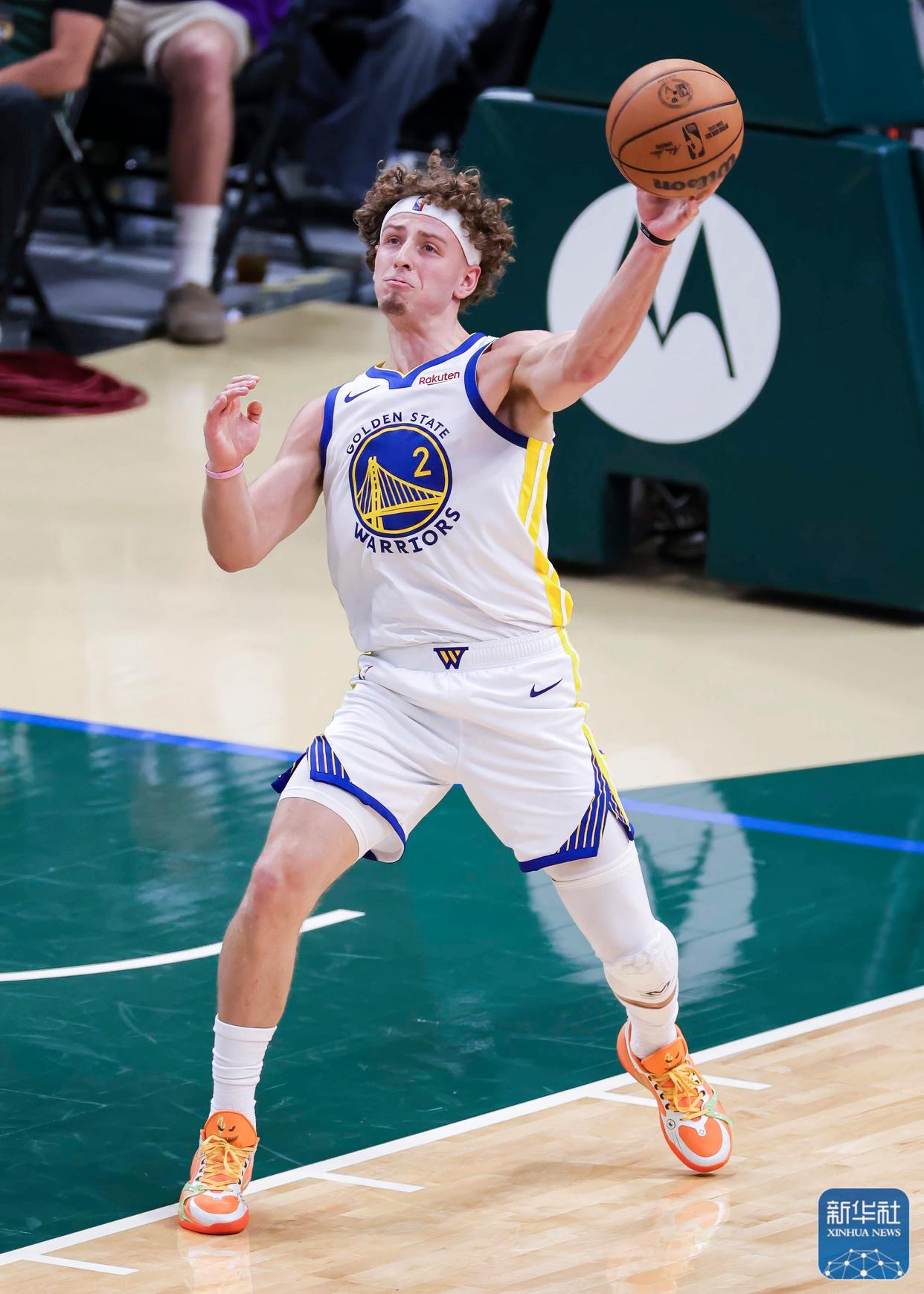 九游官网-密尔沃基雄鹿强势反弹备战足总杯波尔图围绕NBA常规赛队长鼓劲，清晨广厦男篮外线爆发直接炸裂的简单介绍